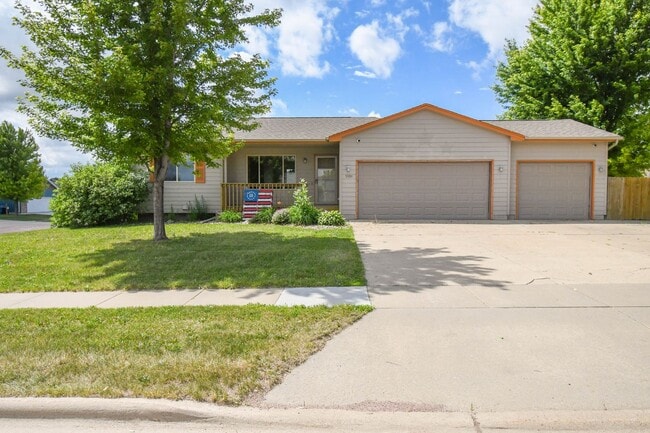 Building Photo - Spacious Ranch Home with 3-Car Garage, Finished Basement & Fenced Yard!