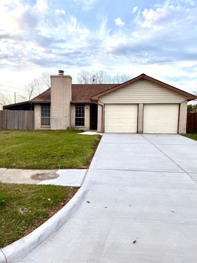 Building Photo - 16354 Villaret Dr