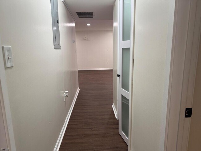 Building Photo - 751 Summer Ave