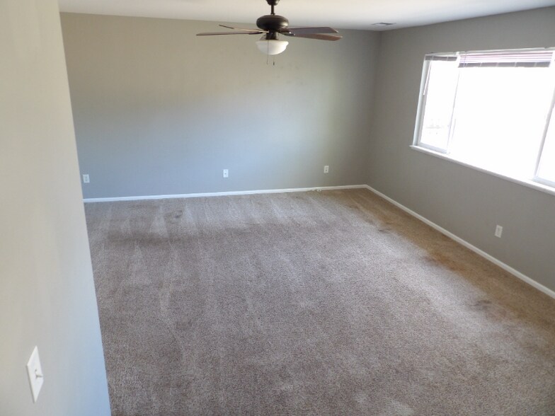 Building Photo - 4979 Butterfield Dr