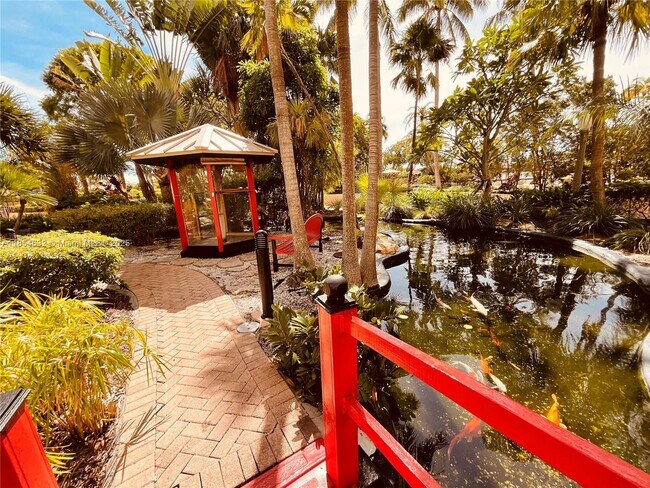 Building Photo - 1121 Crandon Blvd