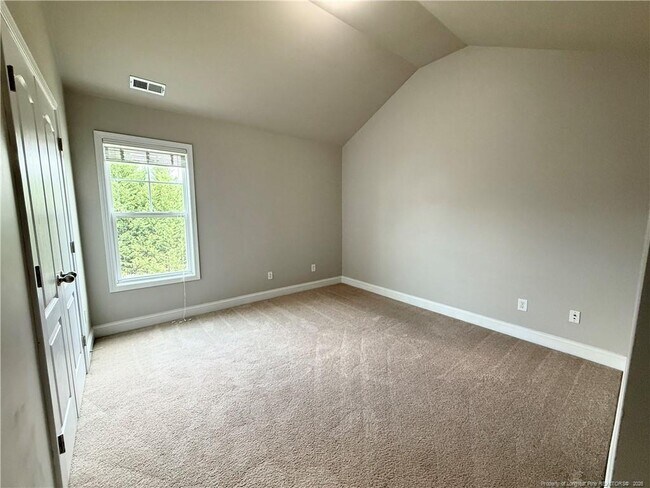 Building Photo - 260 Trenton Pl