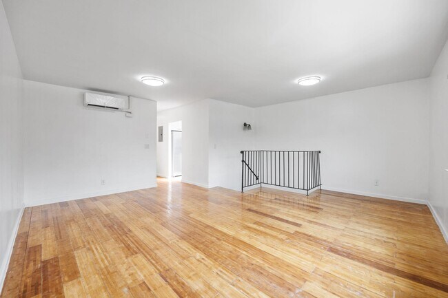 Building Photo - 657 Evergreen Ave