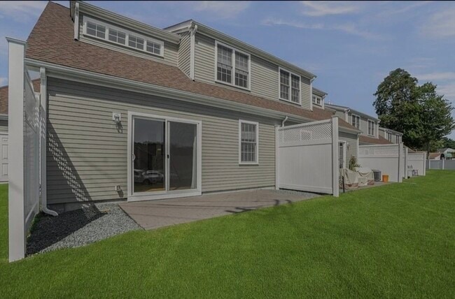 Building Photo - 70 Endicott St