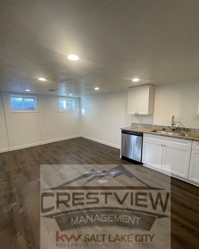 Building Photo - Martin Triplex