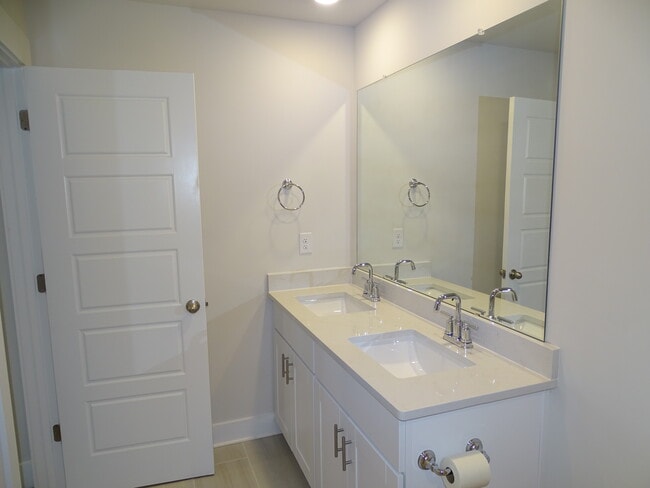 Building Photo - 146 Bromes Wy
