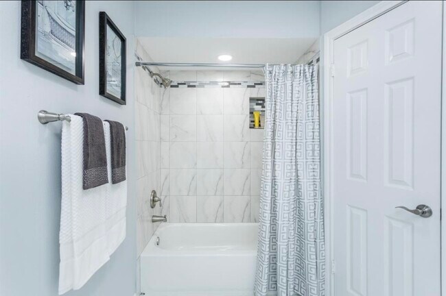 Building Photo - 15614 Pebble Bend Dr