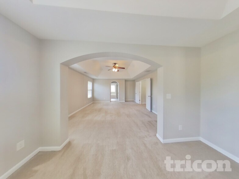 Building Photo - 4370 Rainer Dr