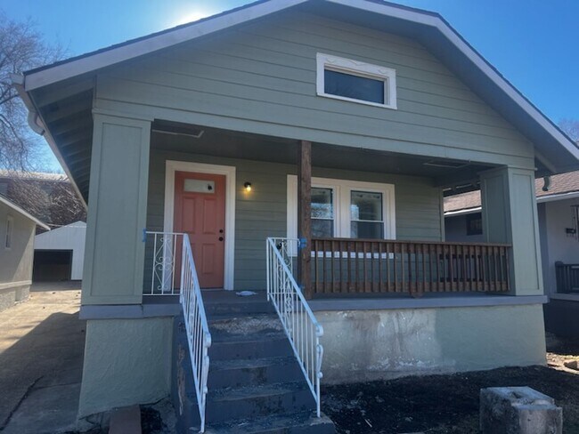 Building Photo - Newly Renovated 3 Bedroom House.