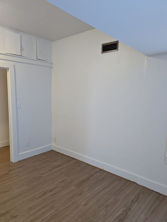 Building Photo - 921 5th St