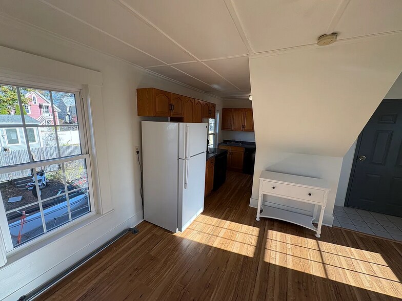 Building Photo - 144 Rumford St