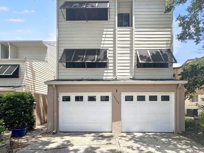 Primary Photo - 13963 Lake Point Dr