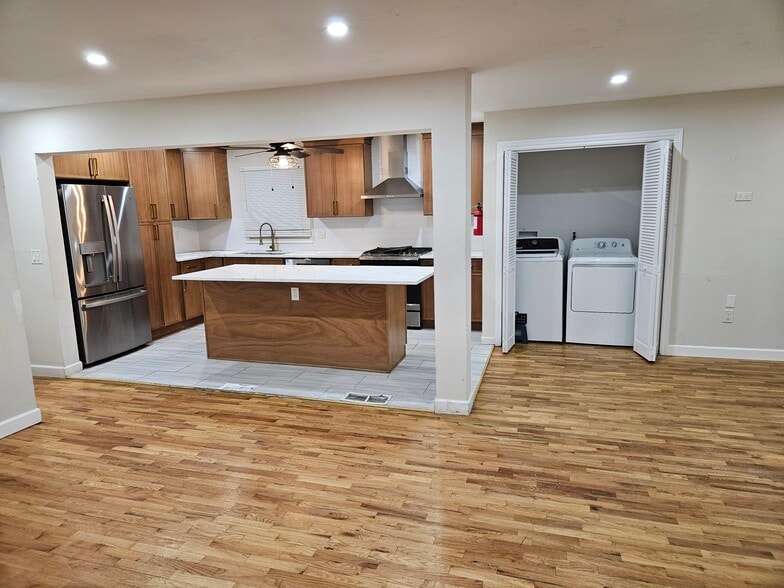 Building Photo - 12 Regina St