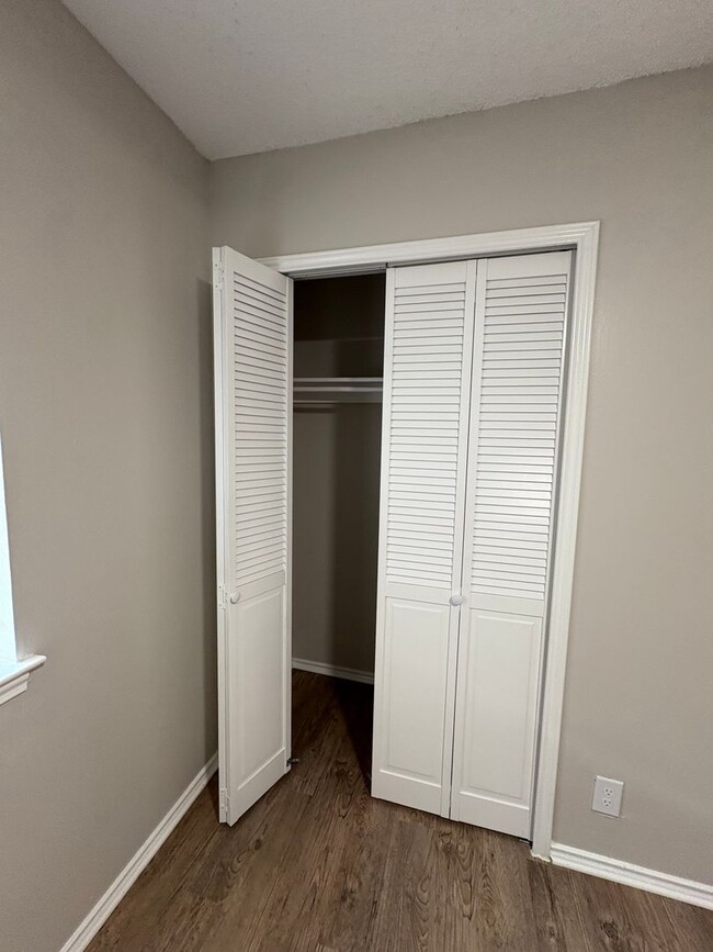 Building Photo - Newly Renovated Duplex - Northwest San Ant...