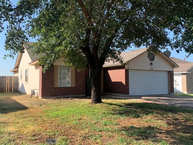 Building Photo - 210 Evergreen Cir