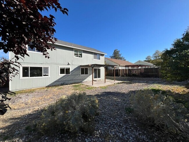 Building Photo -  Refreshed Four Bedroom House near Sliv...