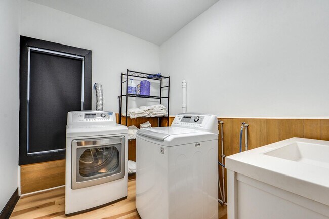 Building Photo - 2173 E 73rd St