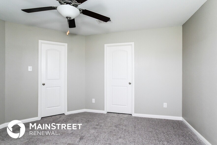 Building Photo - 25213 Dickens Dr