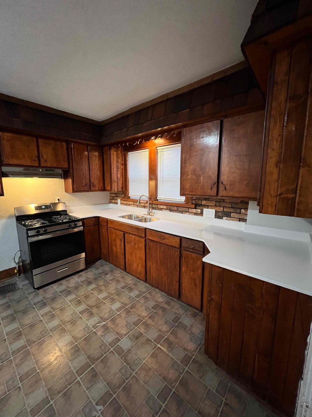 Building Photo - 1027 Delia Ave