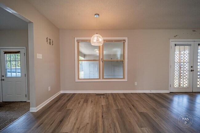 Building Photo - 2802 Evans Dr