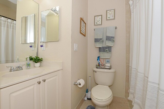 Building Photo - 9949 E Villa Cir