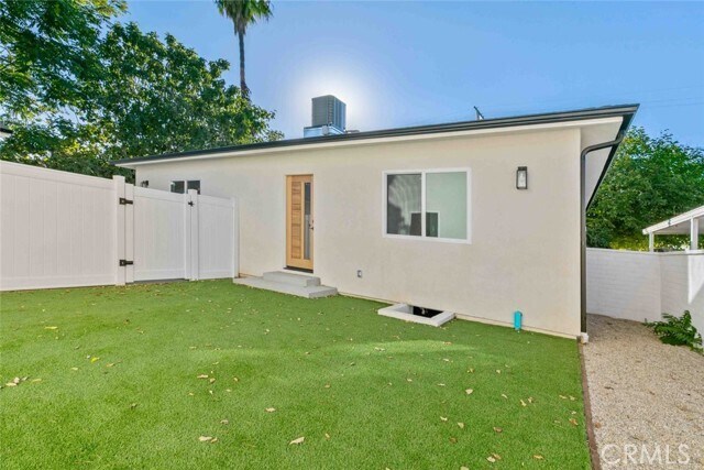 Building Photo - 6842 Cedros Ave