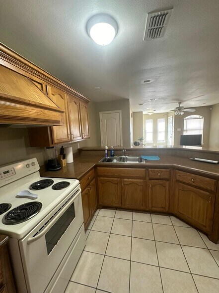 Building Photo - 1304 W Fig Ave