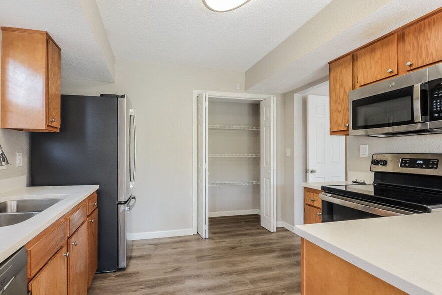 Building Photo - 4011 Village Trace Blvd