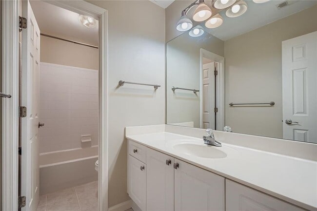 Building Photo - 5155 Courton St