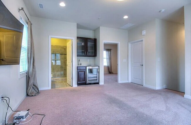 Building Photo - 3910 Village Commons Walk