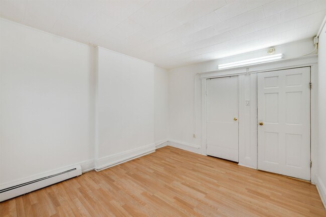 Building Photo - 572 West Side Ave