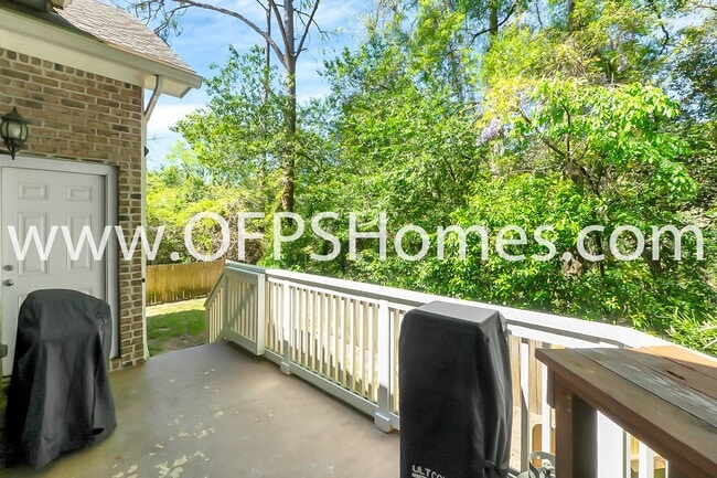 Building Photo - 712 Cypress Dr