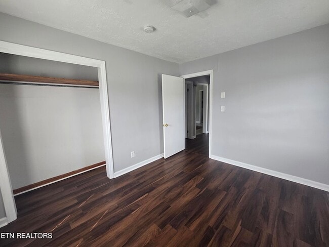 Building Photo - 415 Highland Dr