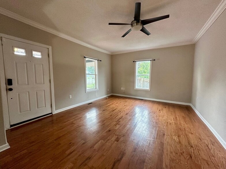 Building Photo - 907 Avenue A