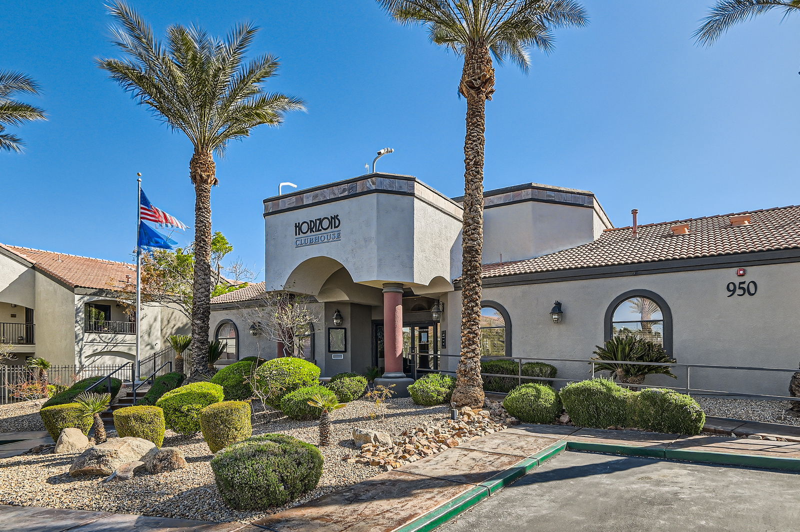 Building Photo - 950 Seven Hills Dr