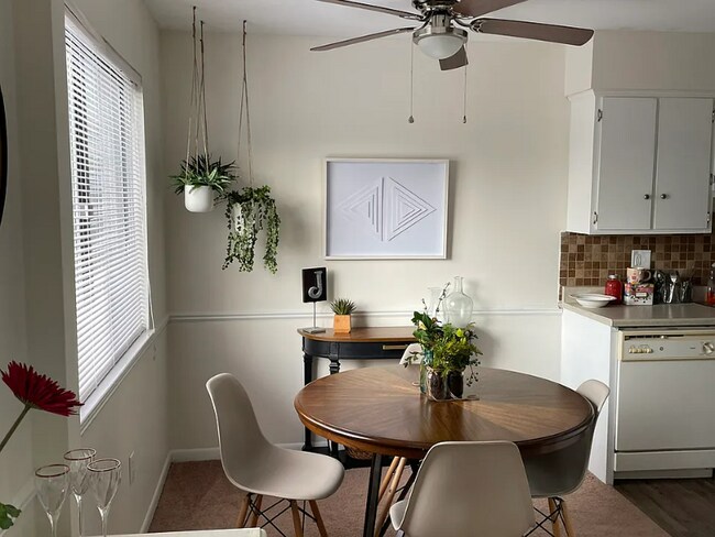 Building Photo - 1280 Dewey St