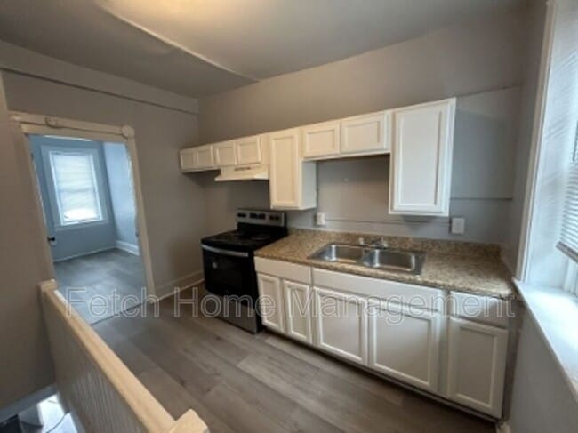 Building Photo - 430 Manor St