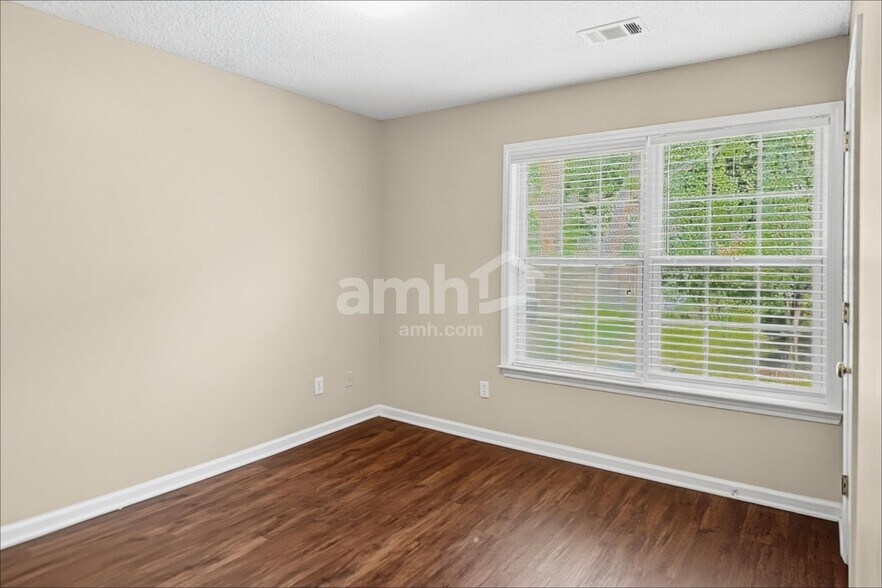 Building Photo - 3450 Ridgefair Dr