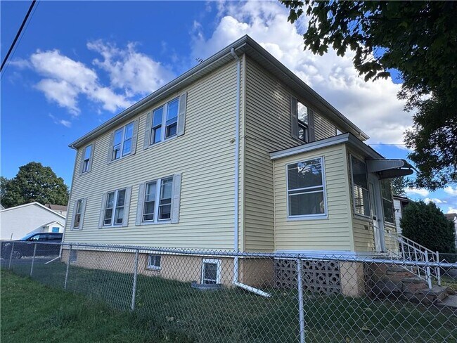 Building Photo - 159 Ophelia St