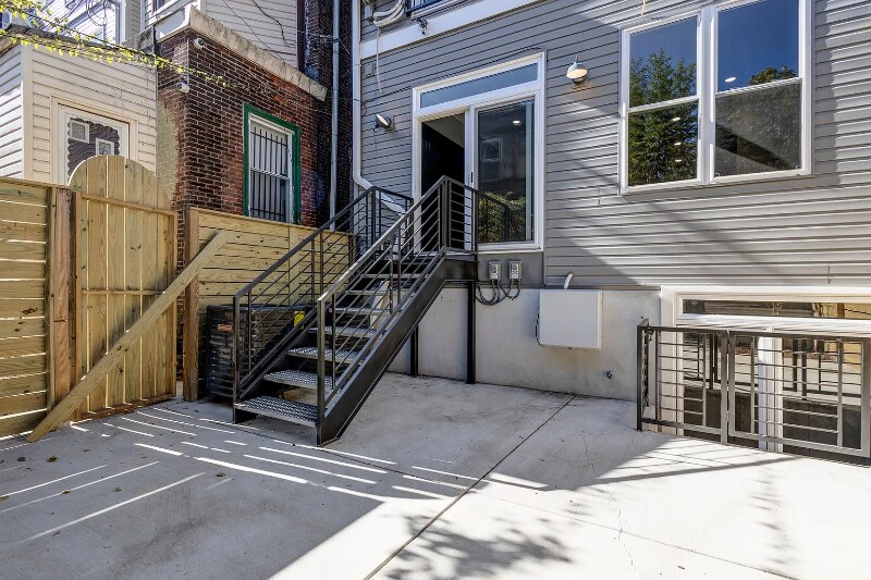 Building Photo - 2229 N 33rd St