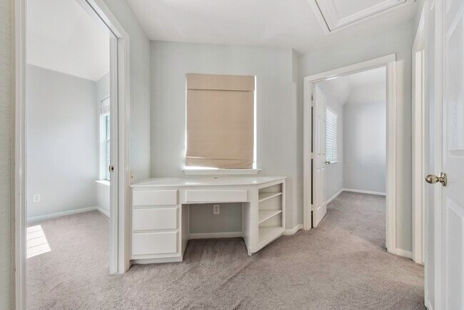 Building Photo - 99 E Greenhill Terrace Pl