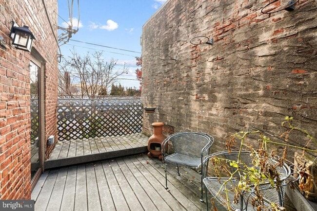 Building Photo - 846 LeCount St