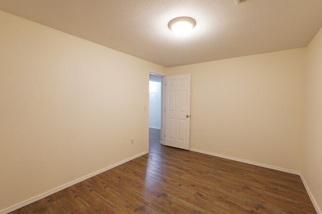 Building Photo - 7206 N Hamilton St