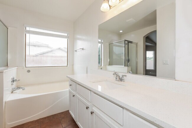 Building Photo - 39812 N Vincenza St