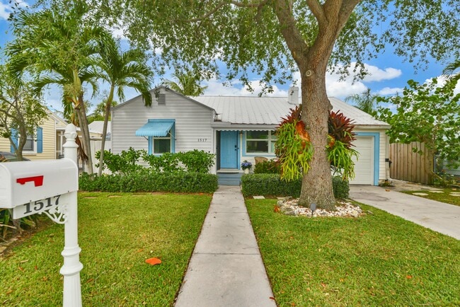 Building Photo - 1517 N Palmway