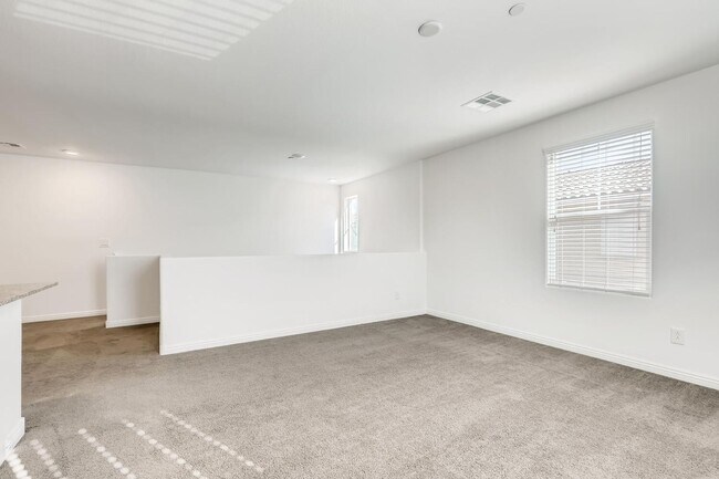 Building Photo - 3 Bedroom Townhouse in a Gated Northeast Community Near Nellis Air Force Base