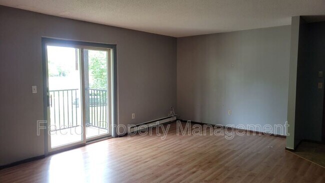 Building Photo - 418 Allan Ave