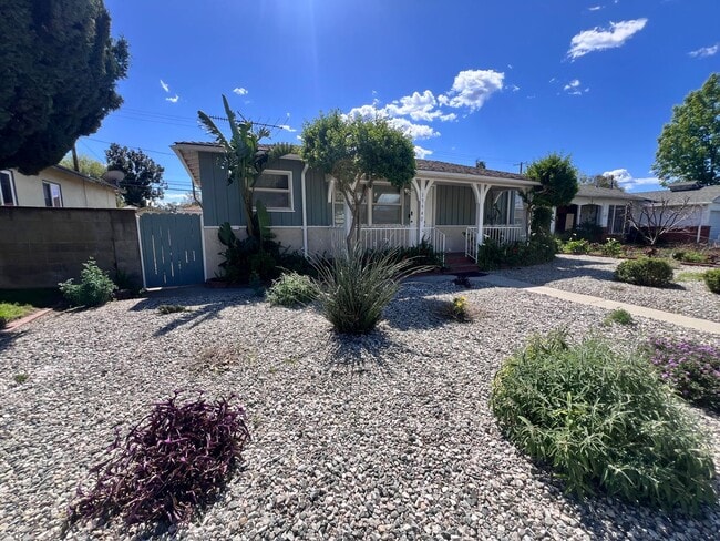 Building Photo - 2 Bedroom Single Story Home for Rent in Re...