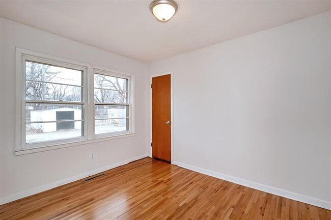 Building Photo - 415 Hillcrest Ave