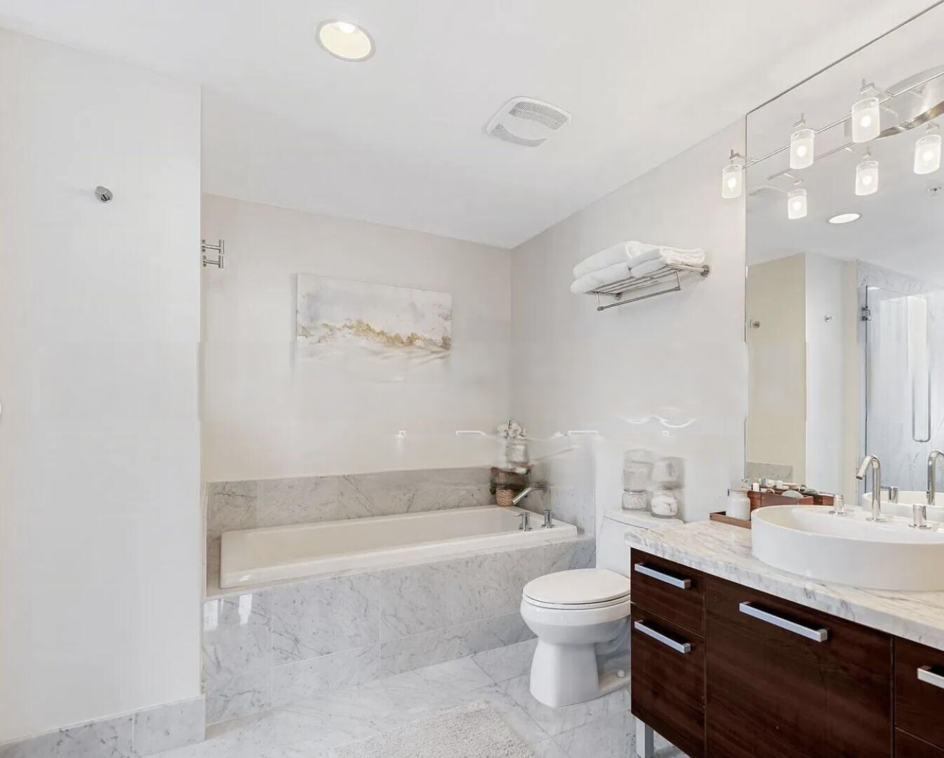 Building Photo - 253 NE 2nd St